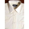 Camisa creme, manga curta, passa fácil de ótima qualidade e caimento perfeito, cód 997